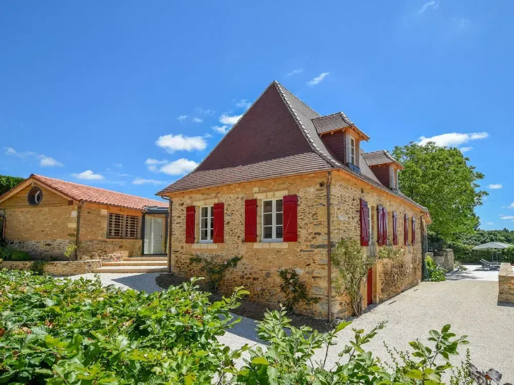 Hilltop Cottage With Pool