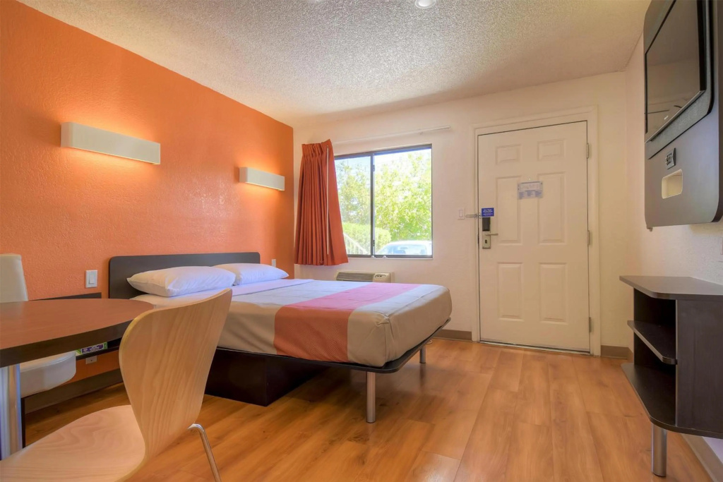 Motel 6 Las Vegas, NV – I-15 Stadium — фото
