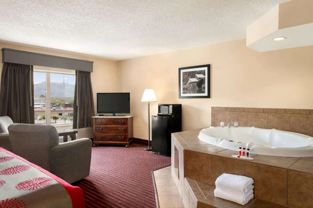 Deluxe Double Suite (full double bed)