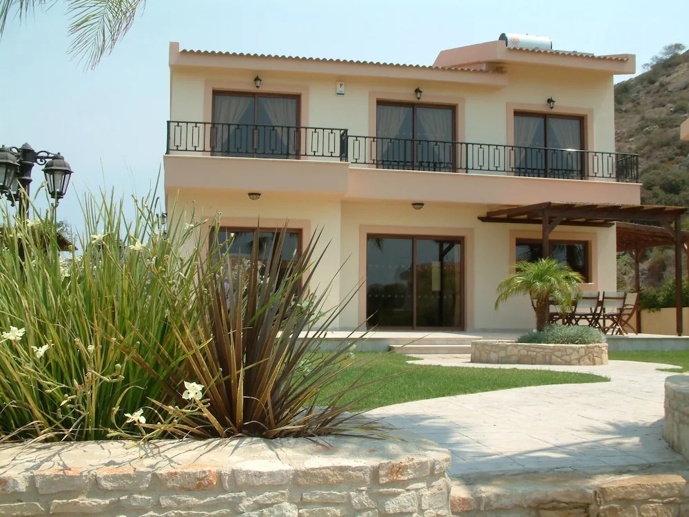 Three Bedroom Villa With Private Pool and Landscaped Garden Close to the Beach