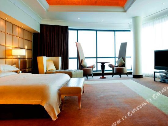 Le Meridien Al Aqah Beach Resort