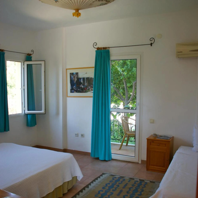 Emel Pension — 3