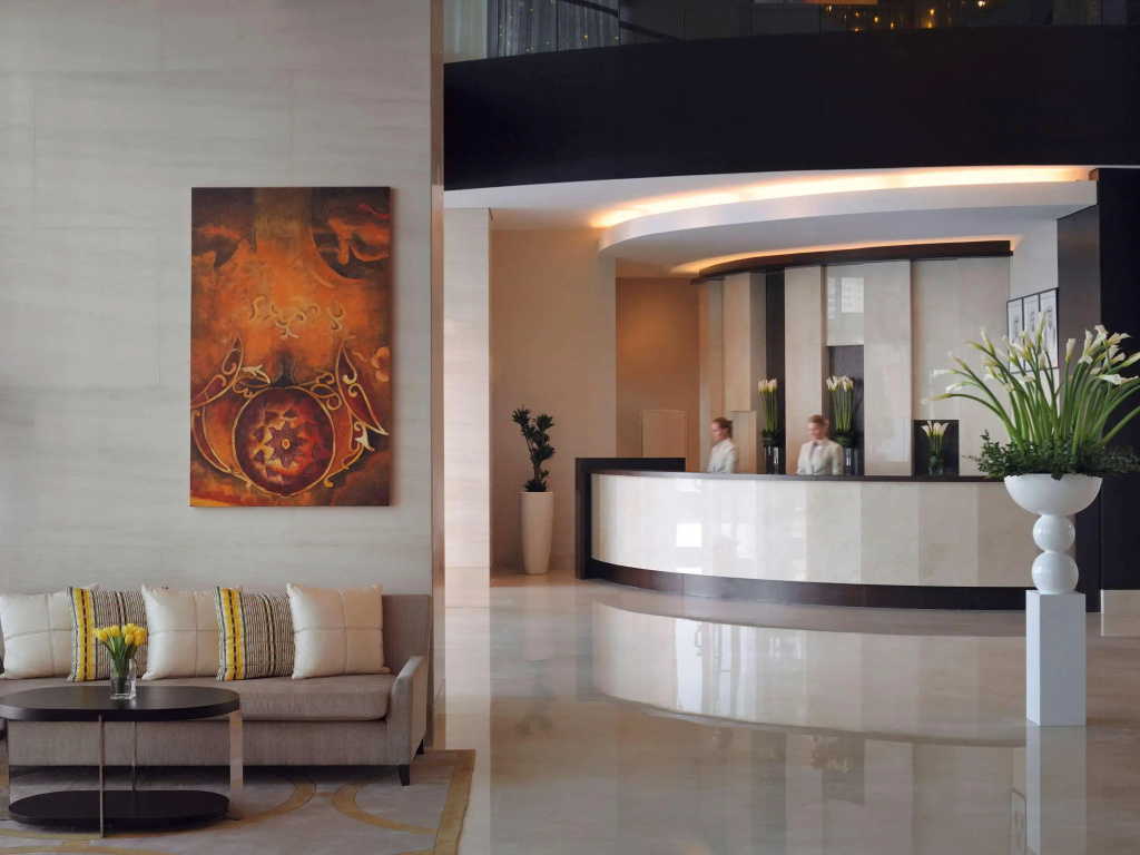 Moevenpick Hotel Jumeirah Lakes Towers 1