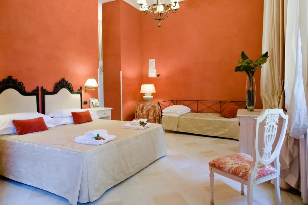 Standard Triple room