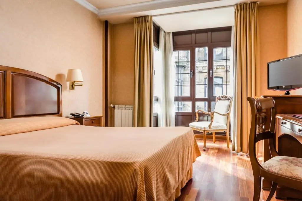 Double room (full double bed)