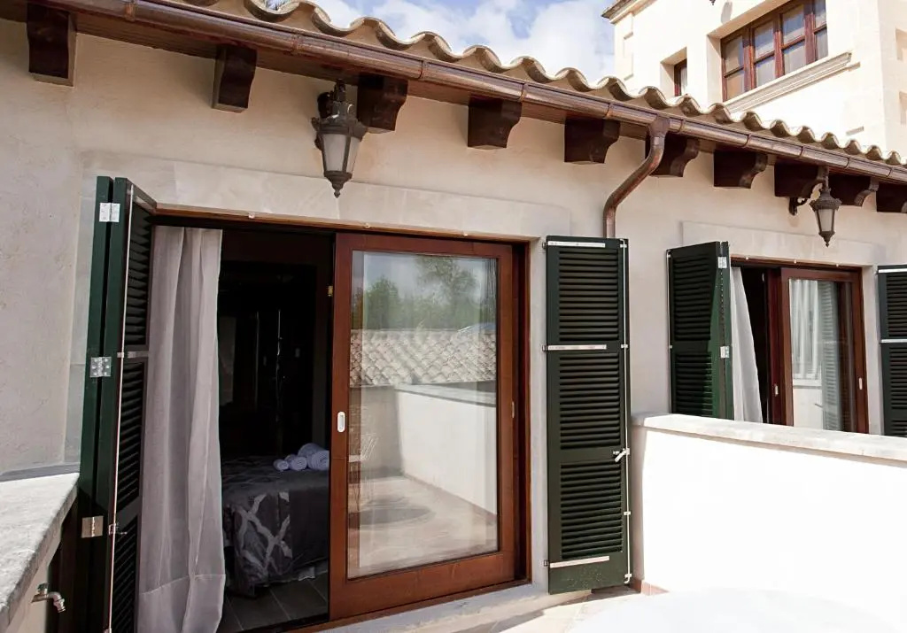 Deluxe Double room with balcony (full double bed)