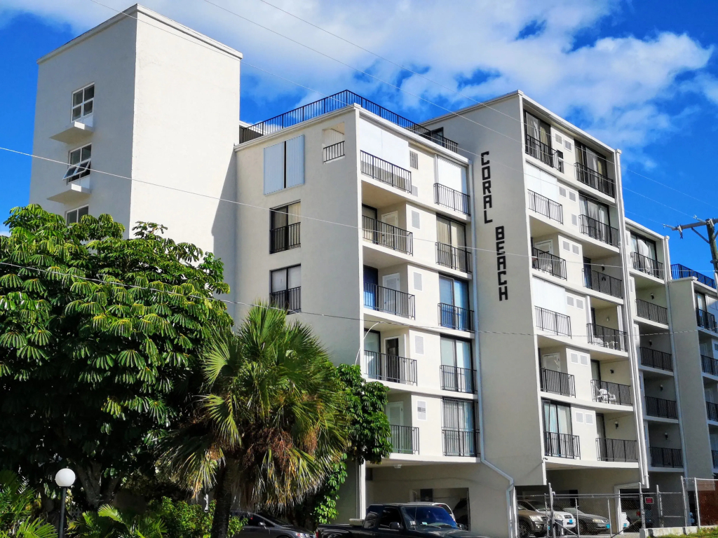 Coral Beach Hotel and Condominiums — фото