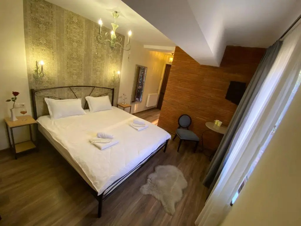 Standard Double room with balcony (full double bed)
