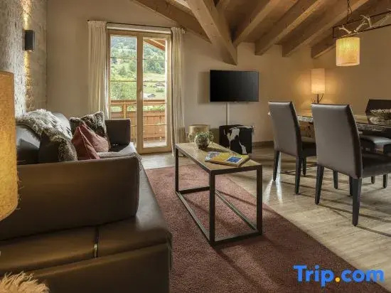 Deluxe Suite with mountain view