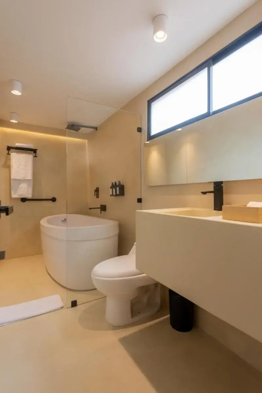 1 Bedroom Standard Double room with city view (full double bed)