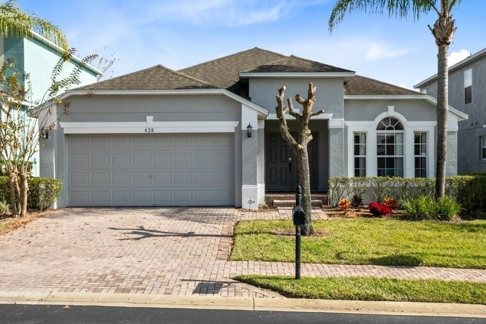 Beautiful 4 Bedroom Pool & Spa Villa Villa by RedAwning