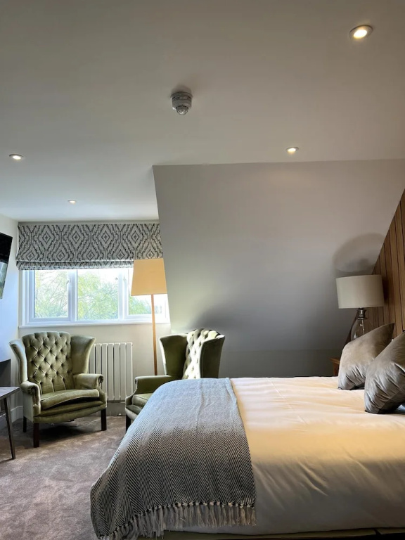 Deluxe Double room with river view (full double bed)