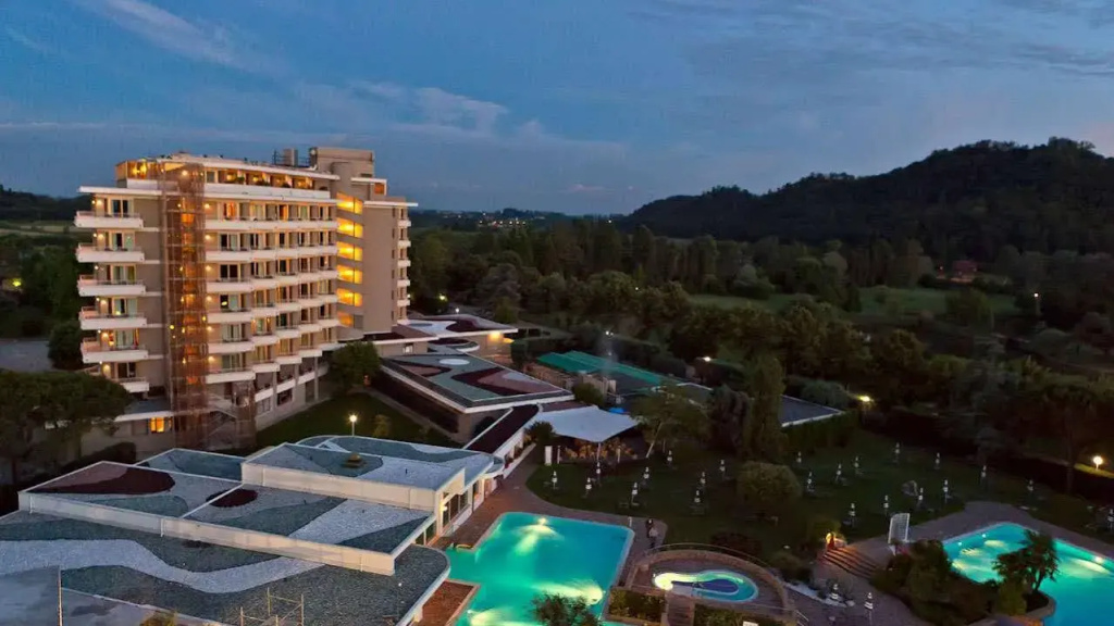 Hotel photo 13