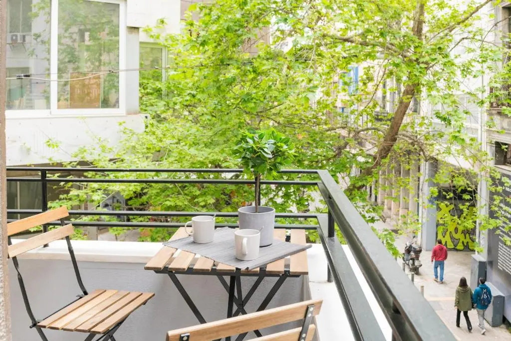 A24 Pristine & sunny suite near Plaka & Parthenon