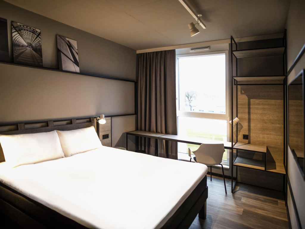 Ibis Wels — 3