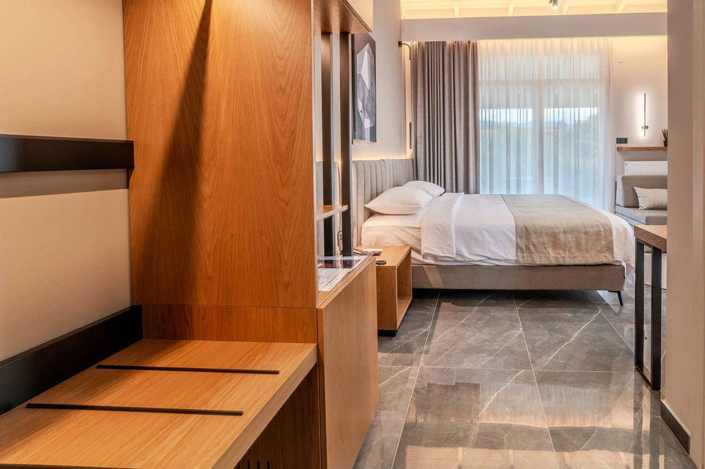 Deluxe Double room (full double bed)