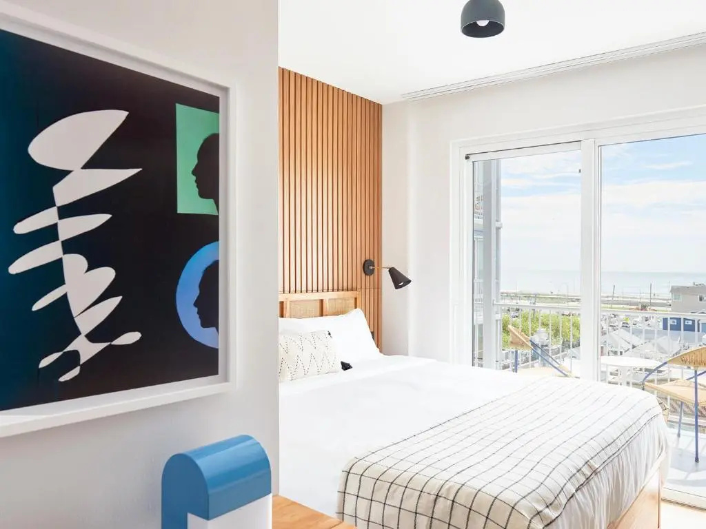 The Rockaway Hotel — фото