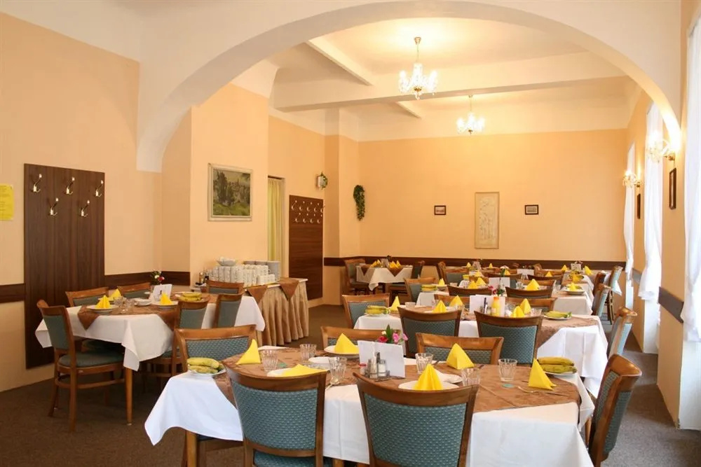 Food & Beverage