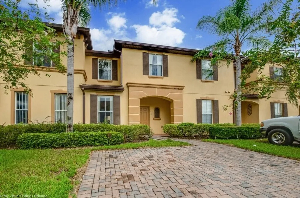 734lam 3 Bedroom Townhouse