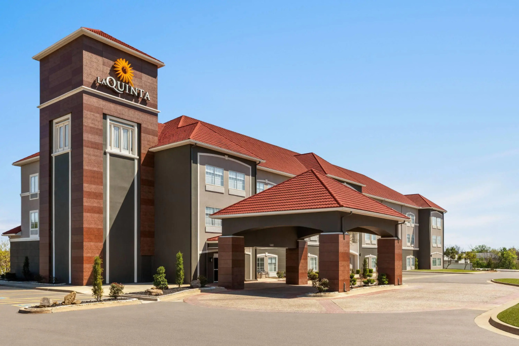 La Quinta Inn & Suites by Wyndham Shawnee