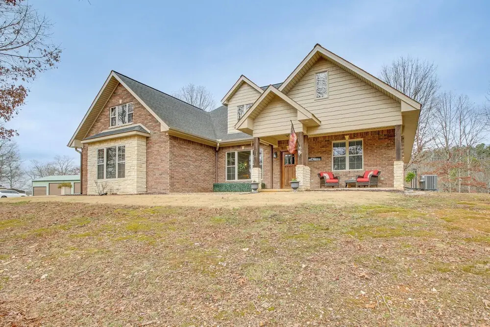 < 5 Mi to Lake Desoto: Grand Hot Springs Home