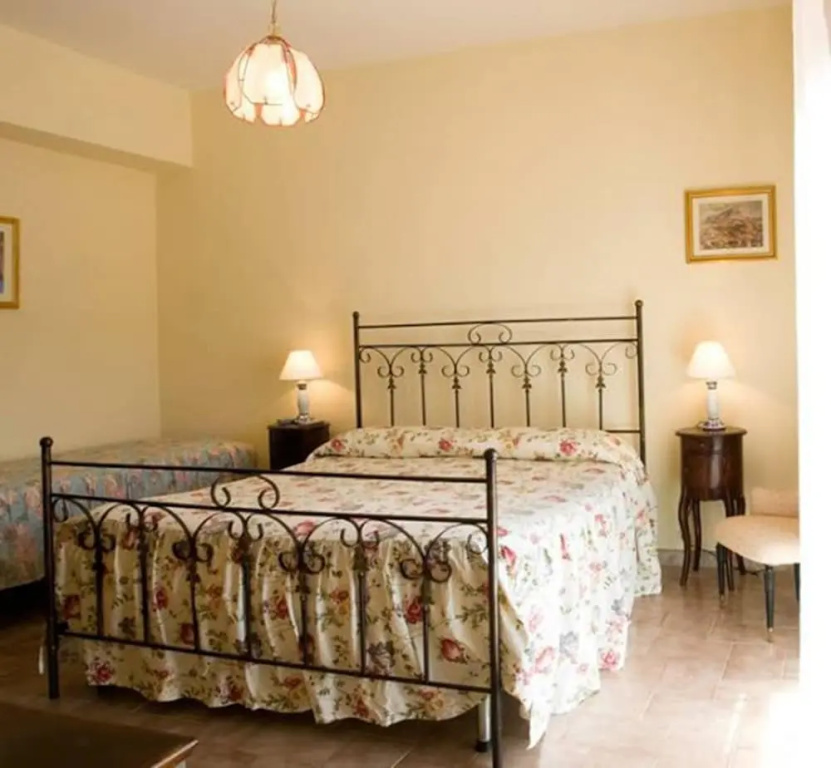 Standard Double room with balcony (full double bed)