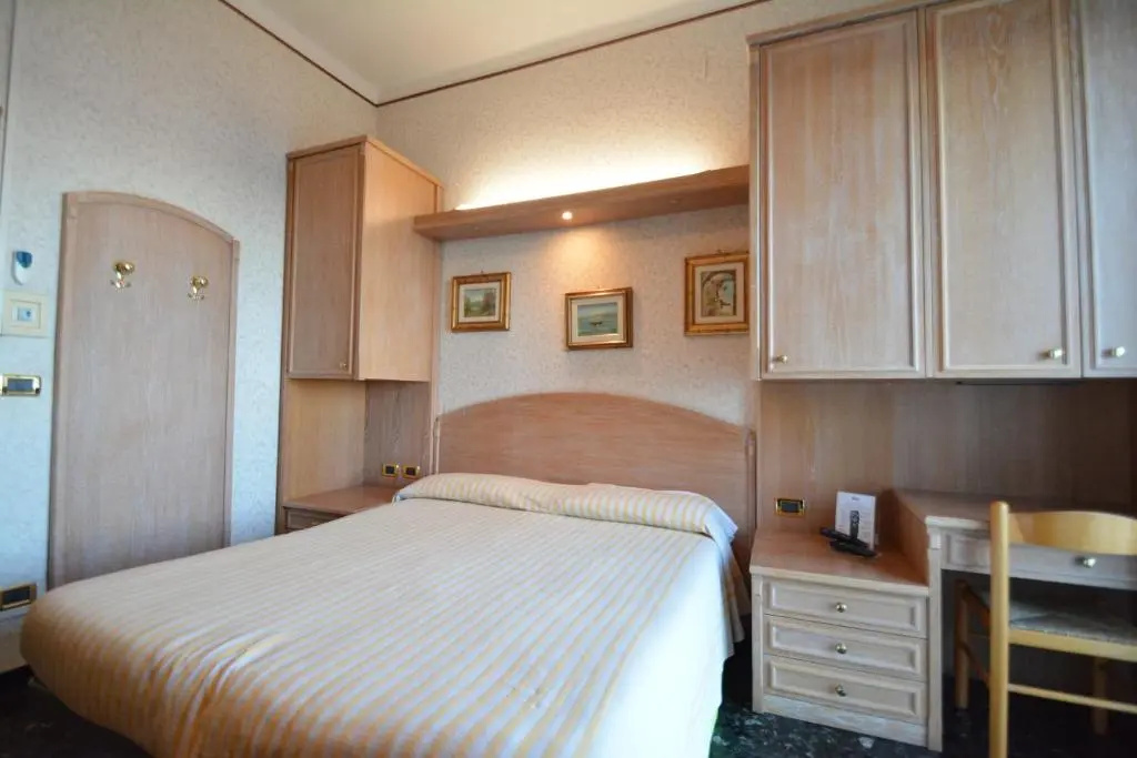 Economy Triple room