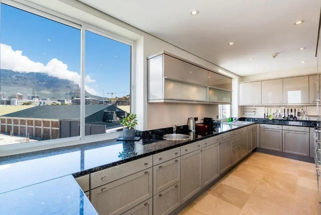 3 Bedrooms Apartment