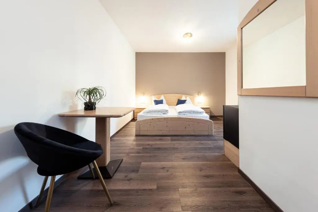 Standard Double room with balcony (full double bed)