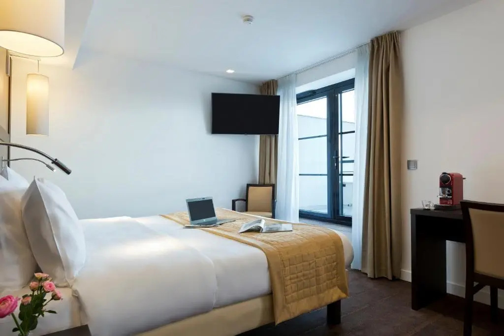 Executive Double room (full double bed)