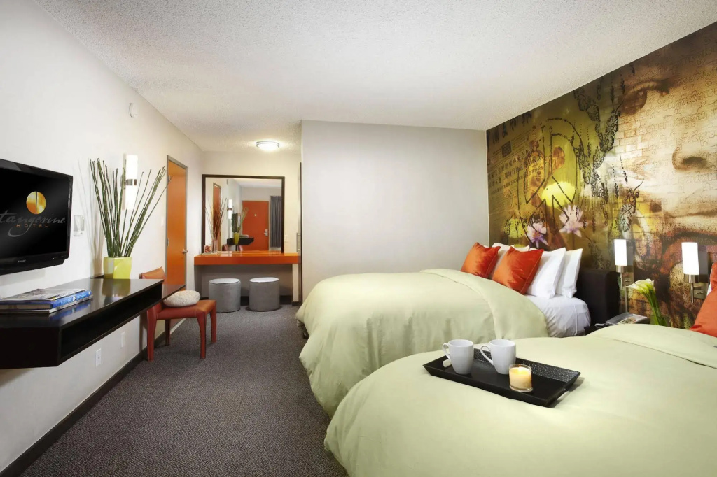 The Tangerine - A Burbank Hotel — фото