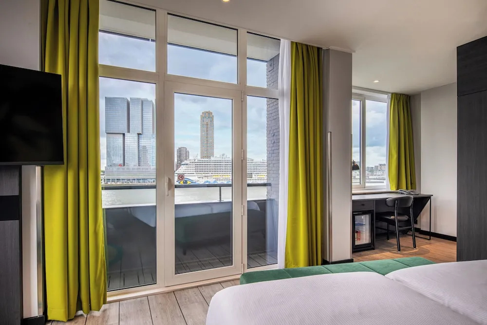 (1)Superior room with balcony at Thon Hotel Rotterdam in Rotterdam