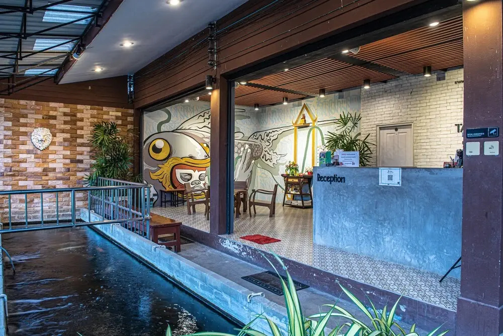 Lobby & Reception