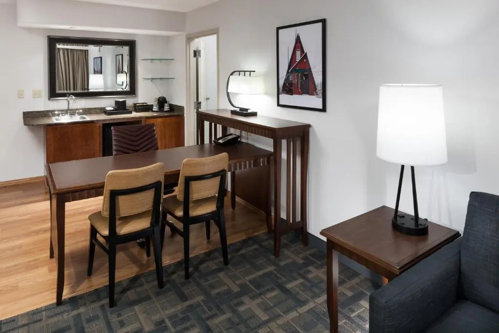 Embassy Suites by Hilton Anchorage - Chambres