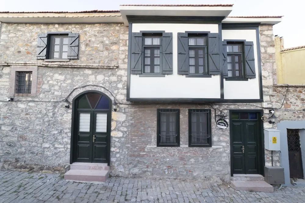 Avlulu Konak Kucukkoy