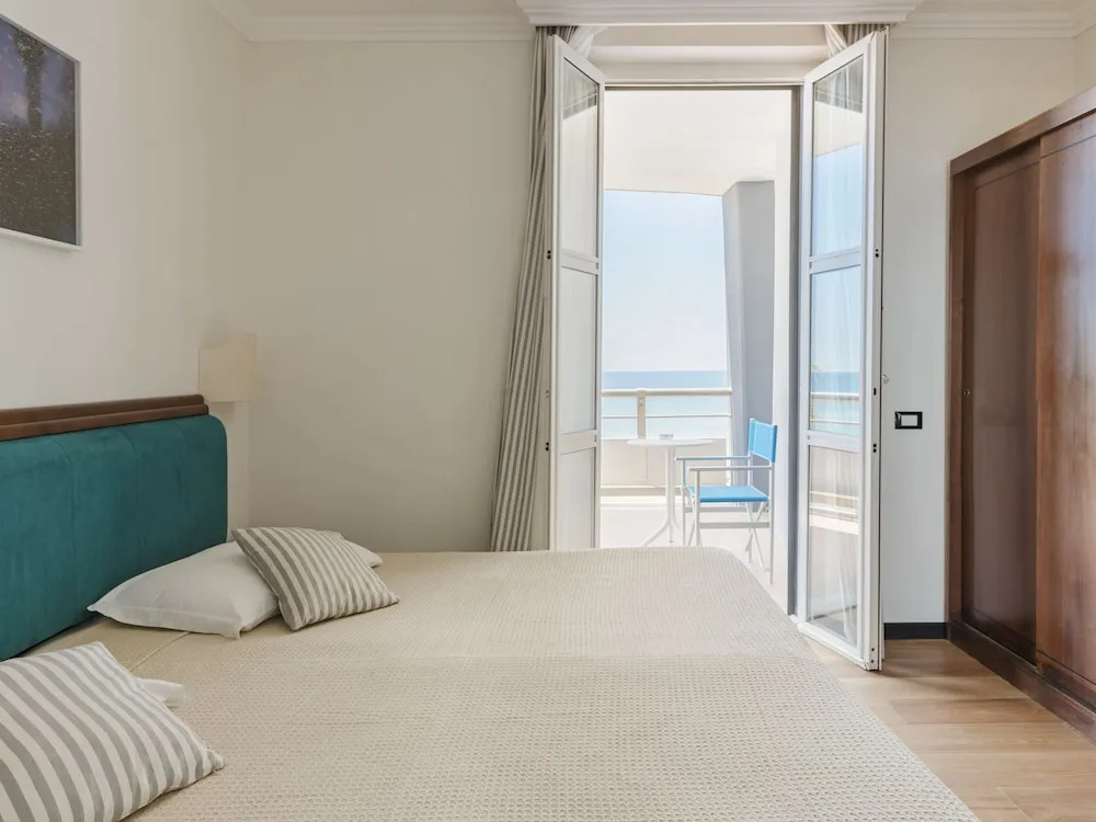 Hotel Riviera — 2