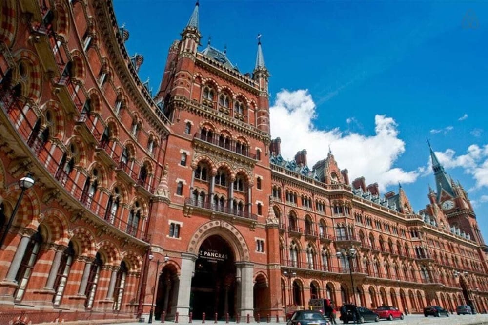 Modern 2 bed apt W/balcony 10 Mins to King's Cross