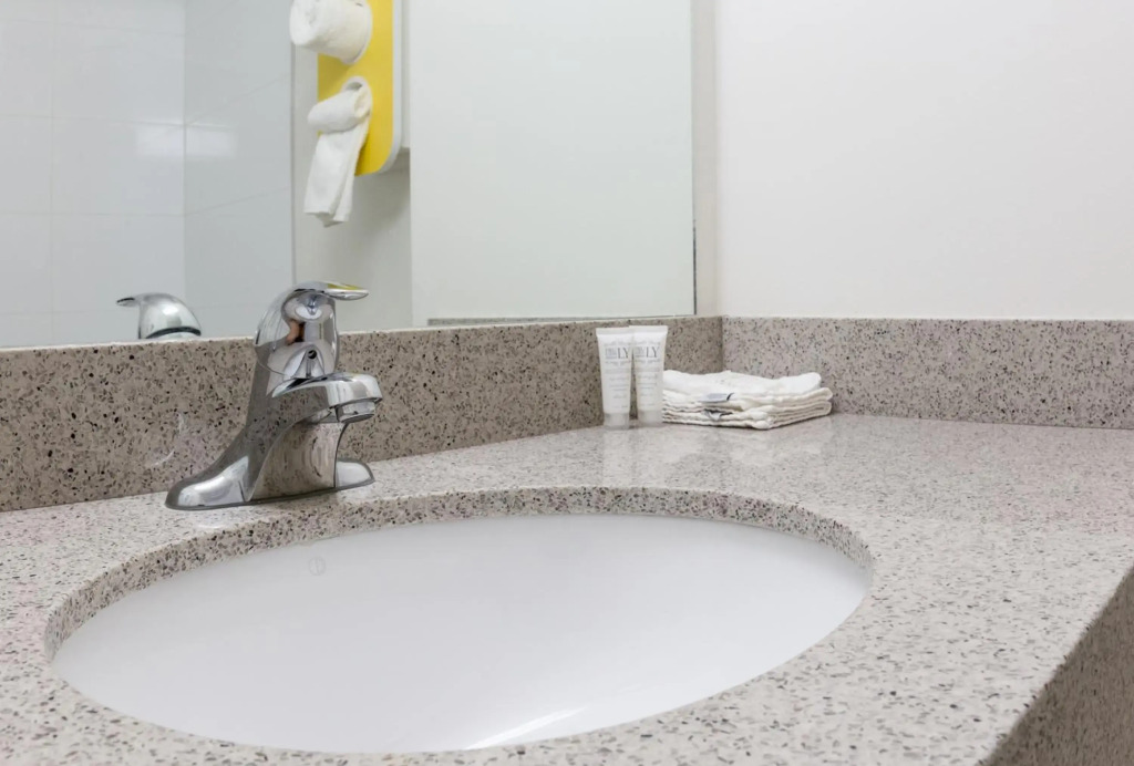 Motel 6 Fort Nelson, BC - фото 10