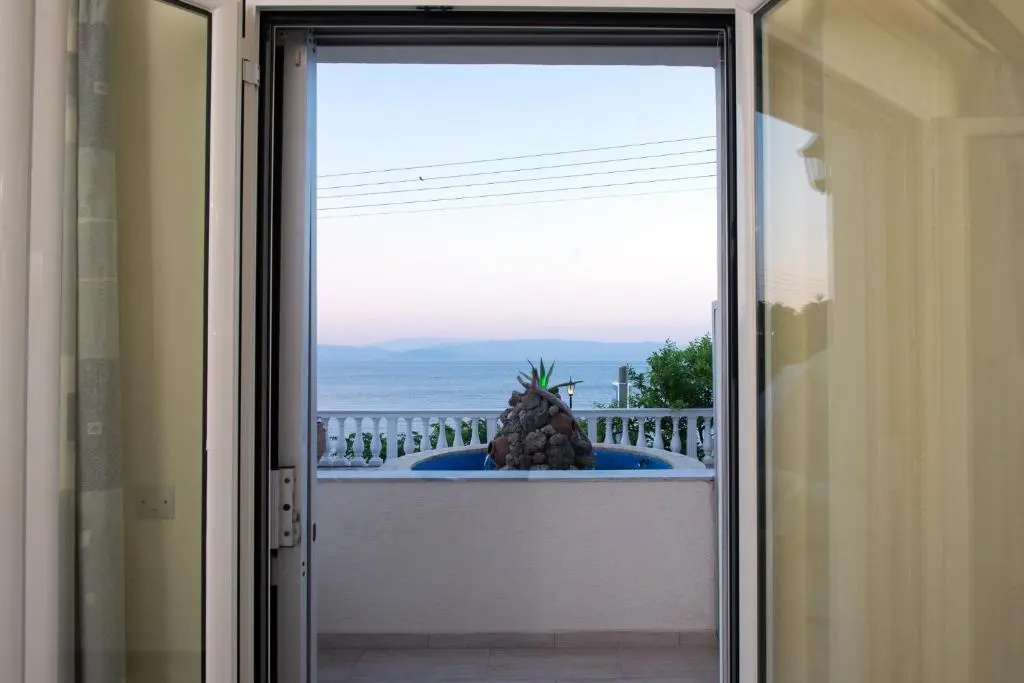 Standard Double Basement room with sea view (full double bed)