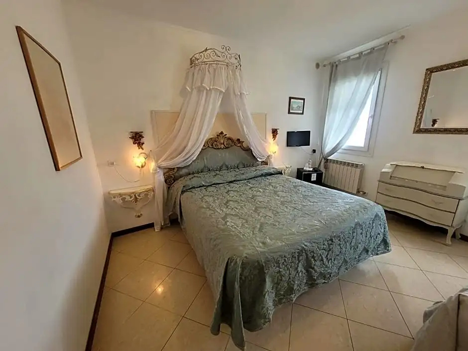 Standard Double room with sea view (full double bed)