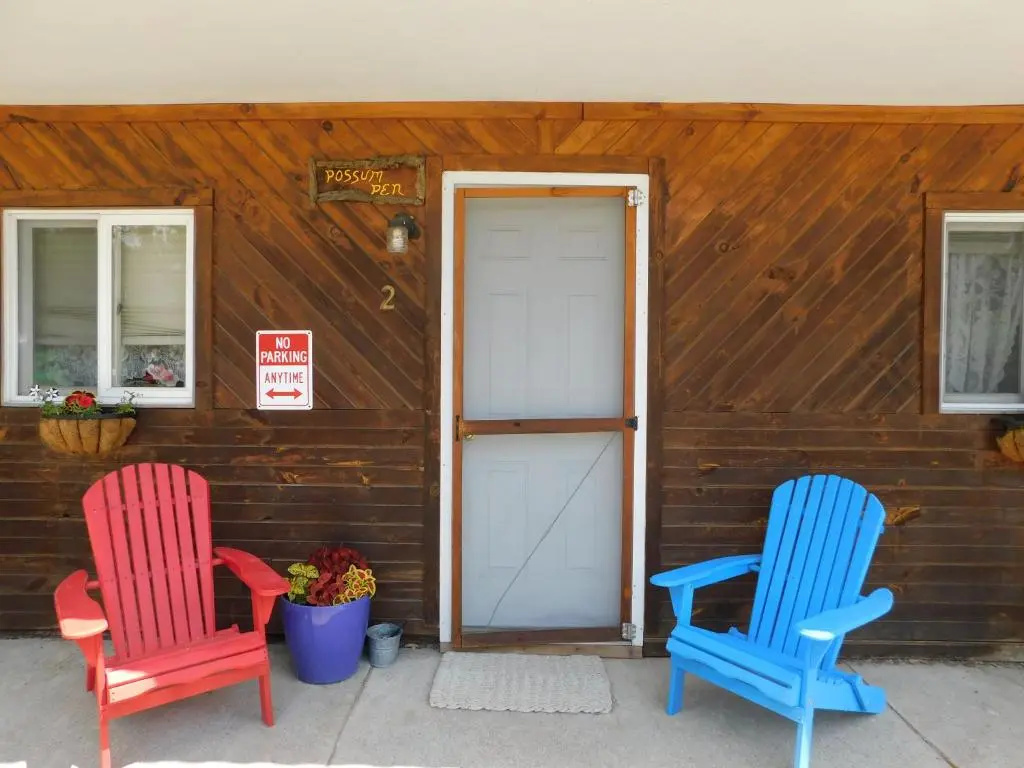 Pine Crest Motel And Cabins