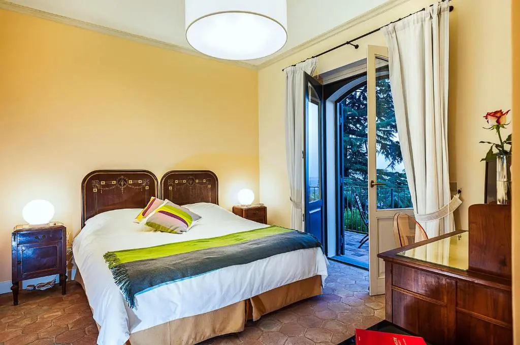 Standard Double room with balcony (full double bed)
