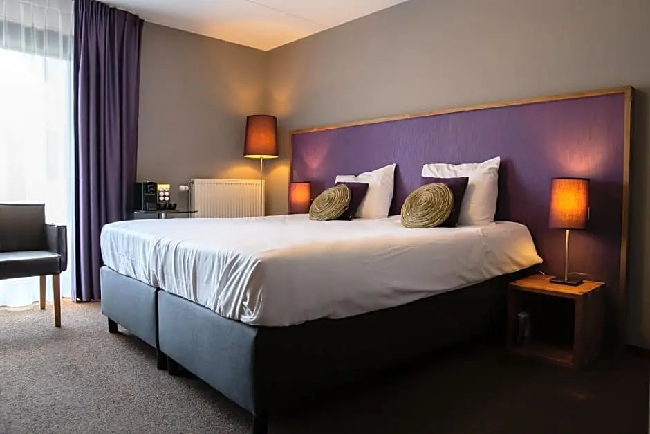 Deluxe Double room (full double bed)