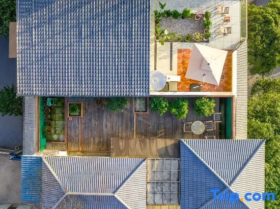 Jiangyushu Panoramic Homestay (Guilin Liangjiang Sihu East and West Alley)