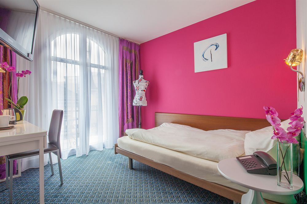 Hotel Ambassador by null
