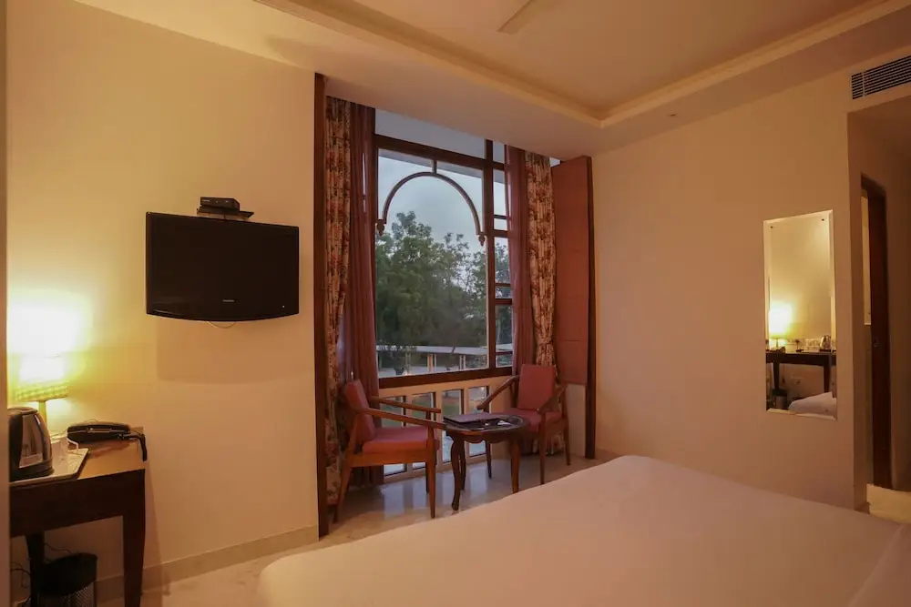Deluxe Double room (full double bed)