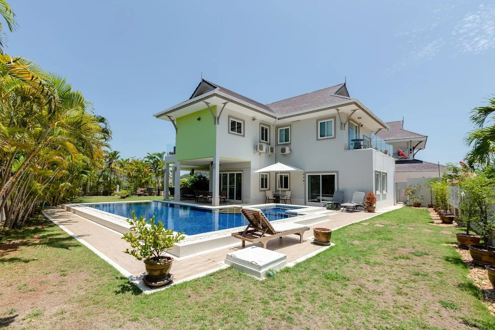 3 Bedroom Pool Villa With Amazing Views TH2