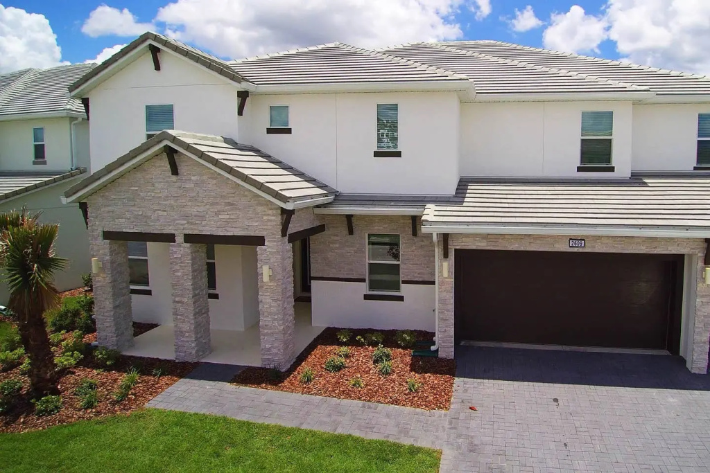 Spacious luxury home with private pool near Disney