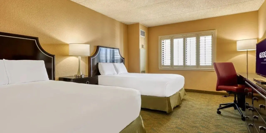 Standard Quadruple room with pool view