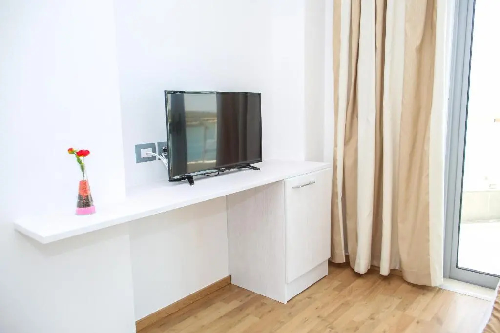Standard Double room with balcony and with partial sea view (full double bed)